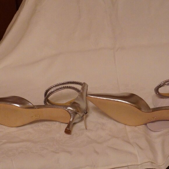 Silver Badgley Mischka leather heels - Picture 4 of 4